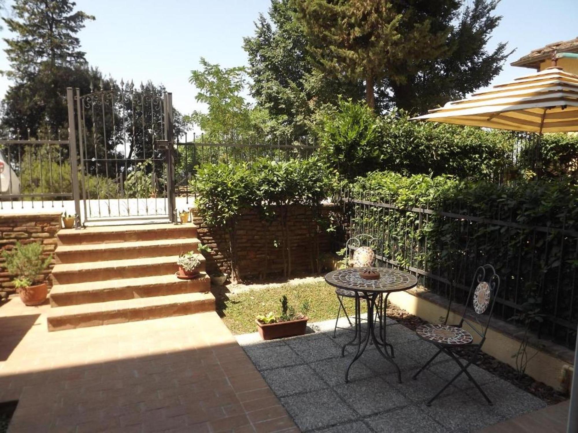 Charming Apartment In Empoli With Private Garden Exterior photo